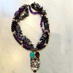 Stunning sterling silver semi precious stone pendant choker.